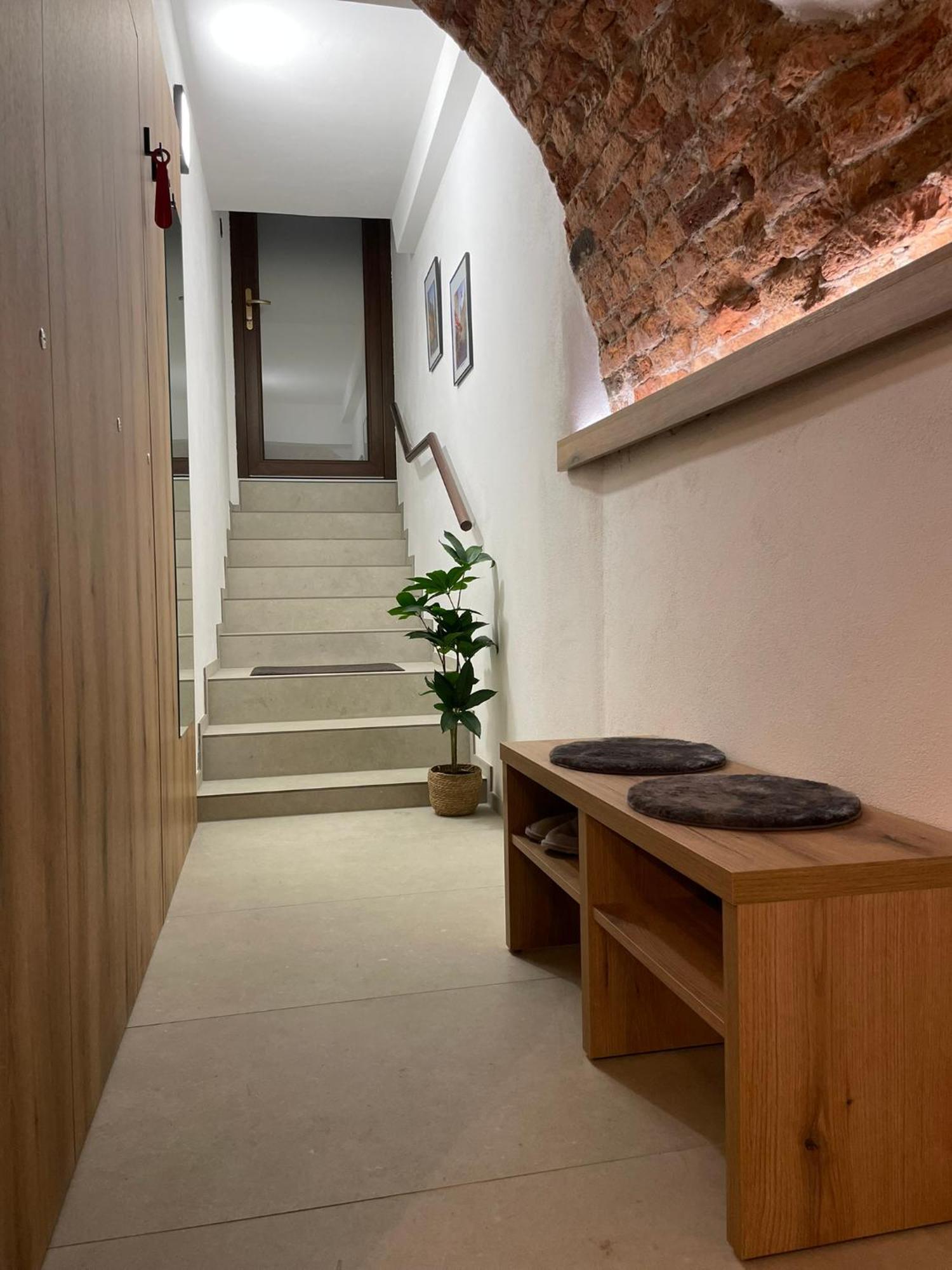Understreet Studio With Private Parking Košice Exteriör bild